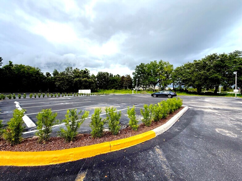 More Photos Of 16123 W Colonial Dr, Oakland Office For Lease