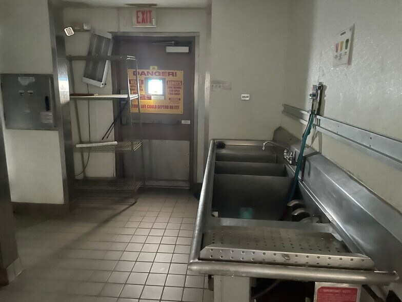 More Photos Of 1420 E Main St, Carbondale Fast Food For Sale