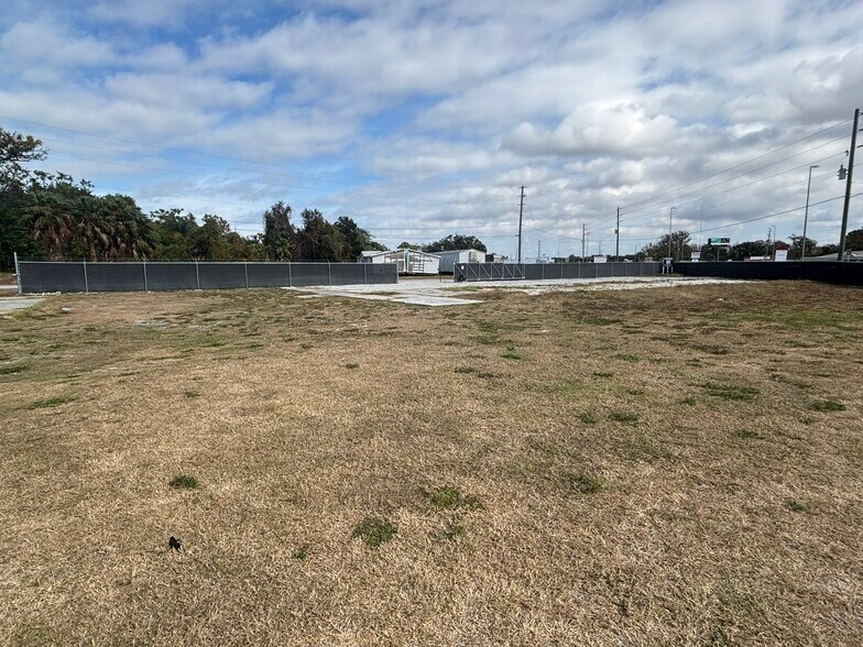 More Photos Of 7806 Maryland Ave, Hudson Land For Lease