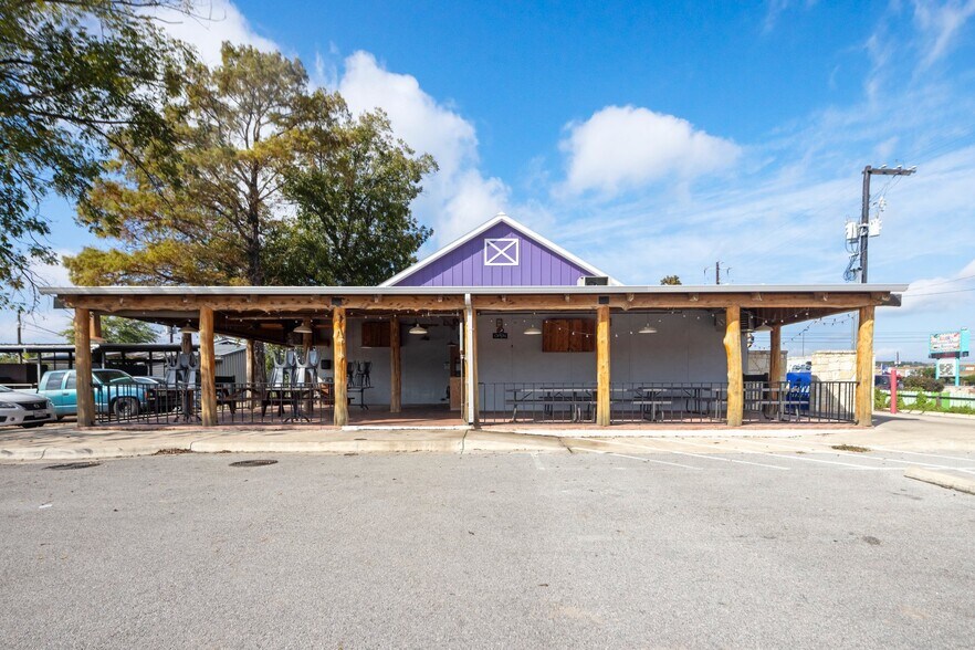 More Photos Of 2411 N US Highway 281, Marble Falls Restaurant For Sale