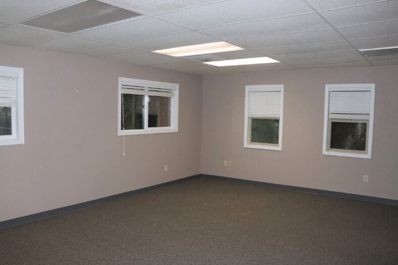 More Photos Of 2316 E Portland Rd, Newberg Storefront Retail Office For Sale