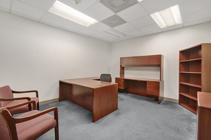 More Photos Of 9512 Sunbeam Center Dr, Jacksonville Office For Lease