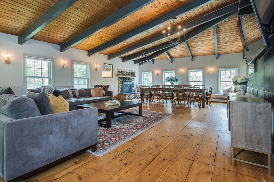 More Photos Of 54 Red Clover Ln, Mendon Hotel For Sale
