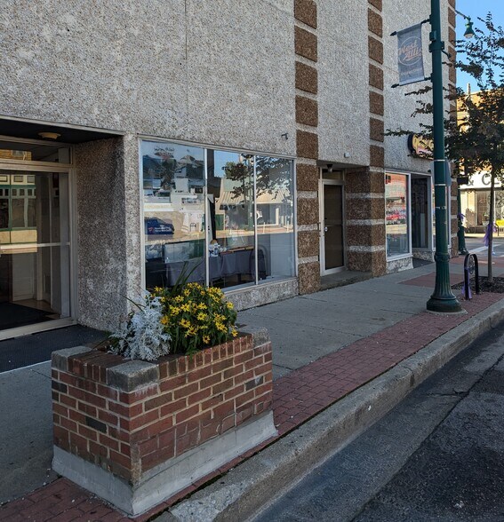 More Photos Of 7239-7249 W Greenfield Ave, West Allis Storefront Retail Office For Lease
