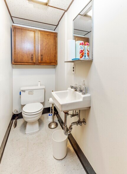 More Photos Of 2 Superior Way, Woodbury Warehouse For Sale