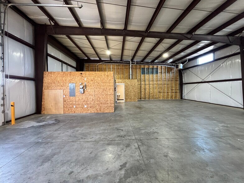 More Photos Of 1937 Pacific Ct SE, Stayton Industrial For Lease