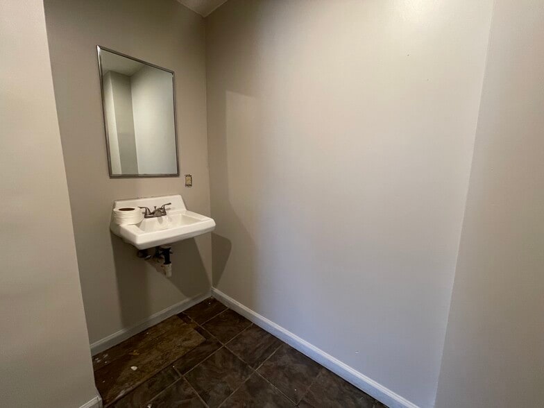 More Photos Of 836 E 5th St, Bethlehem Storefront Retail Office For Lease