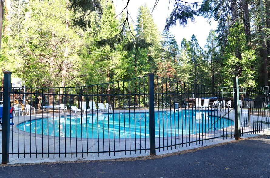More Photos Of 500 Dodge Ridge Rd, Pinecrest Hotel For Sale