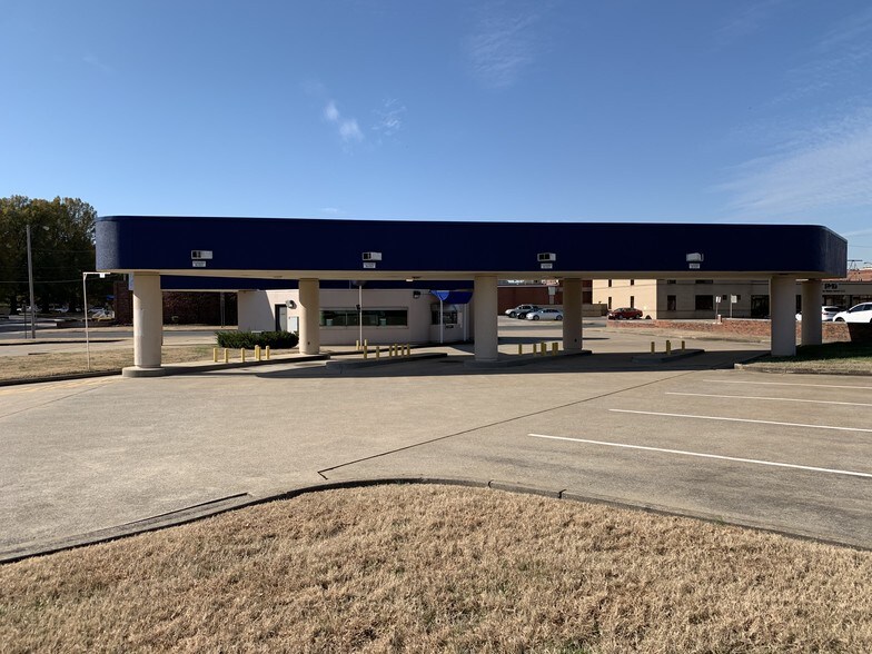 More Photos Of 325 Washington St, Paducah Bank For Lease