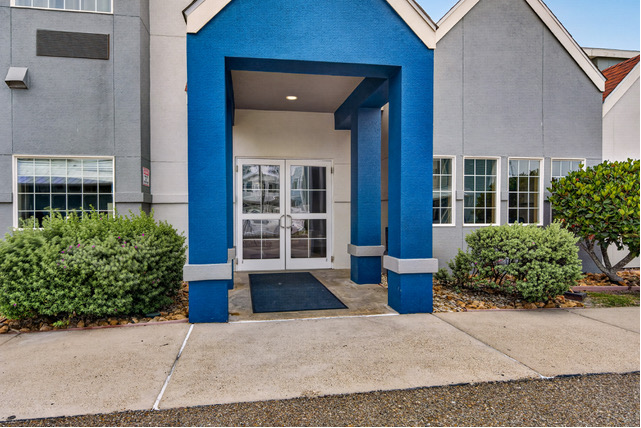 More Photos Of 355 E Goodnight Ave, Aransas Pass Hotel For Sale