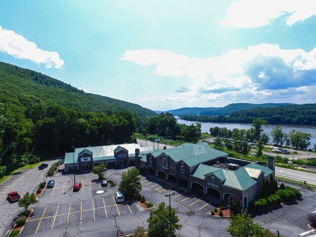 More Photos Of 11 George's Fld, Hinsdale Unknown For Lease