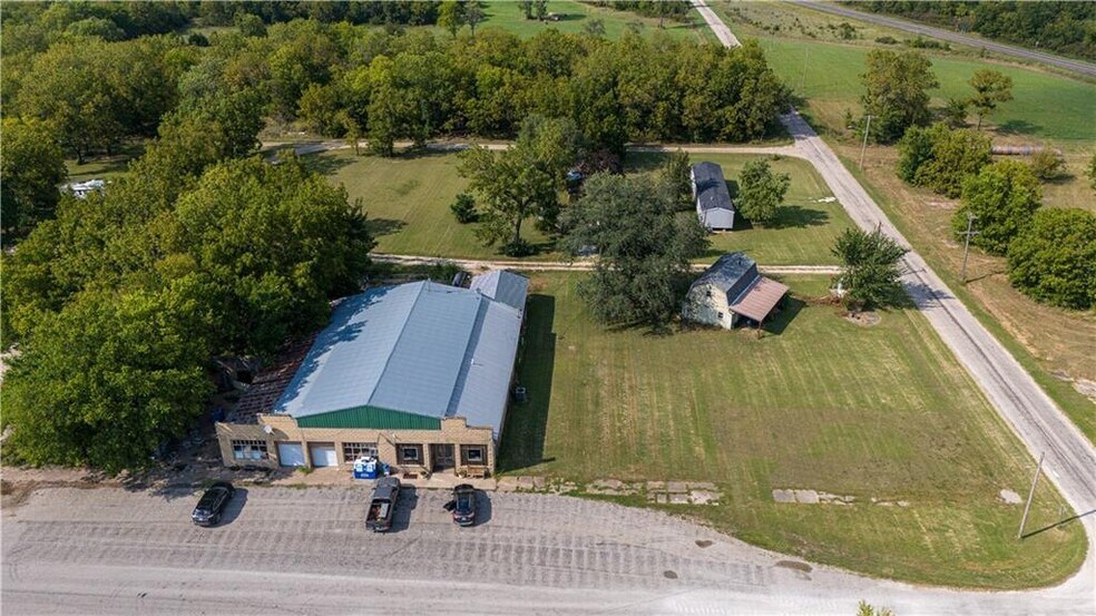 More Photos Of 86 3rd St, Moran Convenience Store For Sale