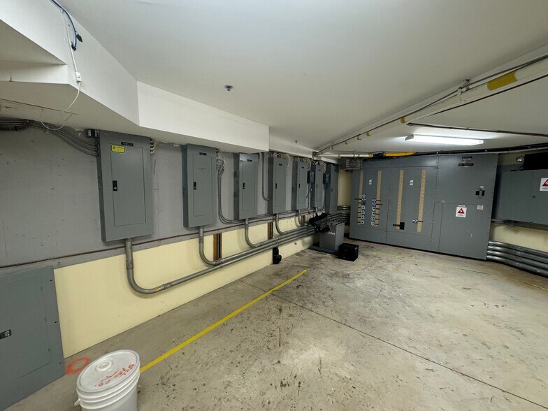 More Photos Of 725 Gibralter St, Norfolk Flex For Sale