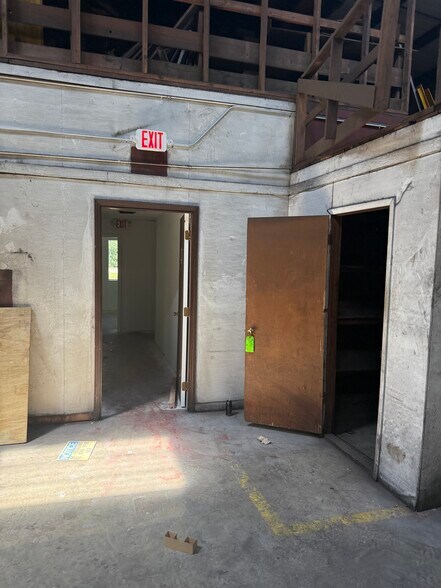 More Photos Of 3335 35th Ave N, Birmingham Manufacturing For Lease