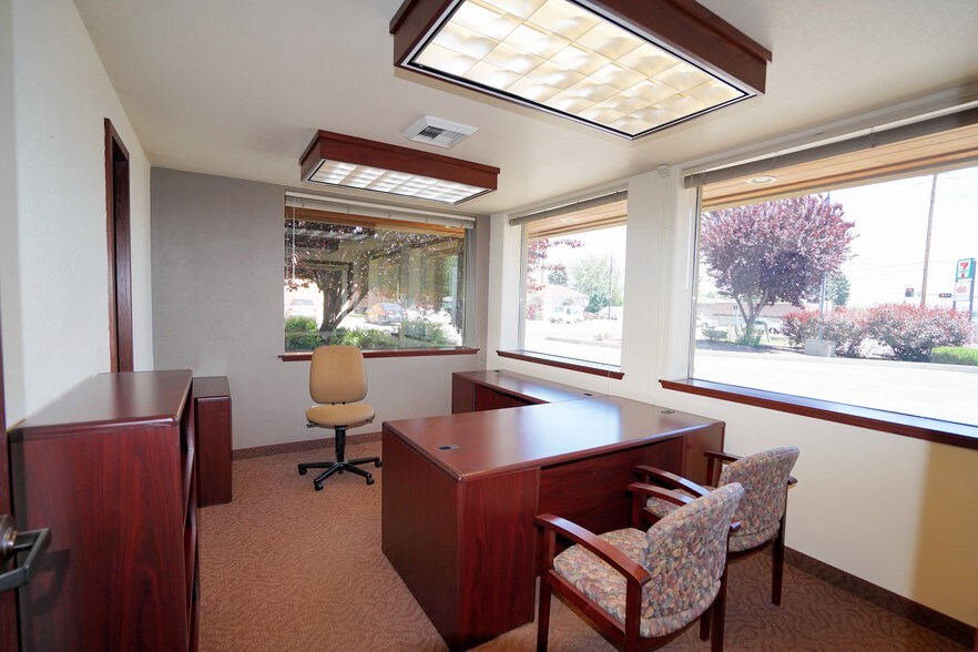 More Photos Of 108 W Fremont Ave, Selah Bank For Sale