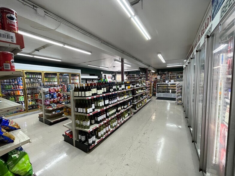 More Photos Of 212 S E St, Santa Rosa Storefront Retail Residential For Sale