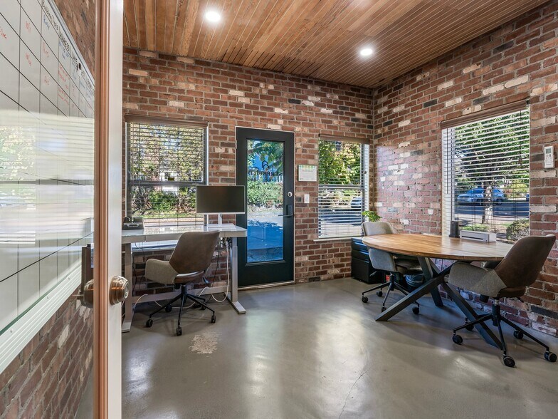 More Photos Of 2917 Washington St, Vancouver Storefront Retail Office For Sale