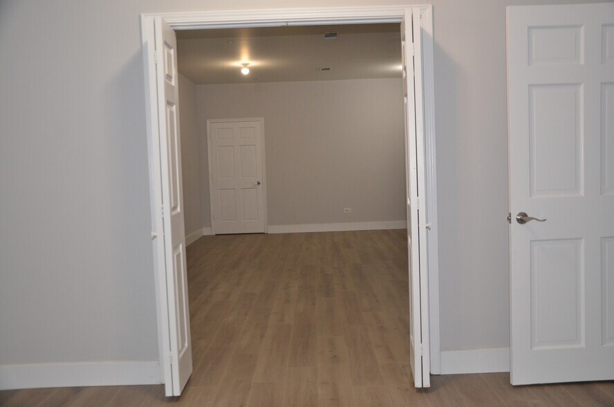 More Photos Of 510 Collins St, Joliet Unknown For Lease