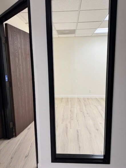 More Photos Of 1800 Bridgegate St, Westlake Village Office For Lease