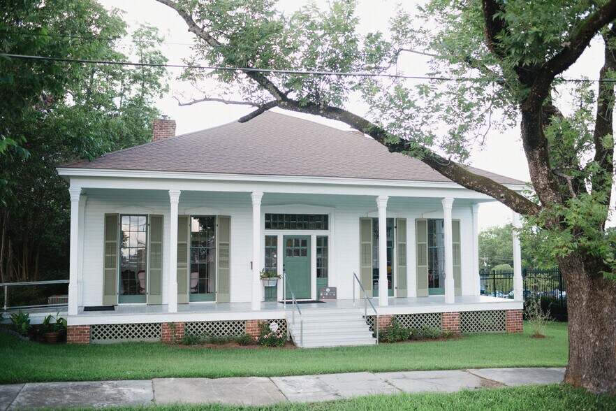 Primary Photo Of 1031 N Congress St, Jackson Office For Sale