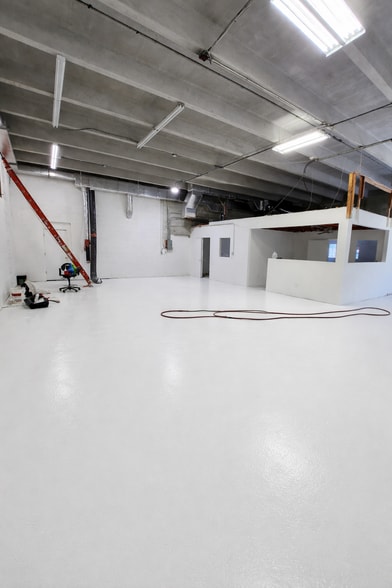 More Photos Of 8085 NW 98th St, Hialeah Warehouse For Sale