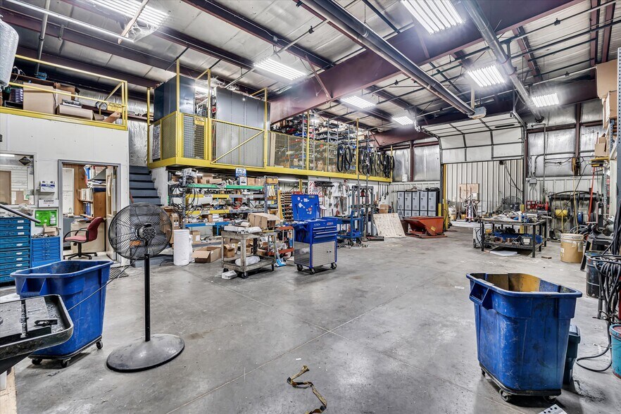 More Photos Of 202 1st St S, Kalona Manufacturing For Sale