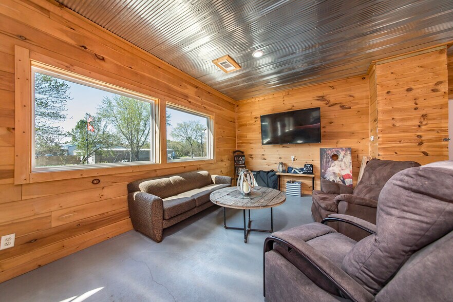 More Photos Of 8546 Edgemont Rd, Greers Ferry Hotel For Sale
