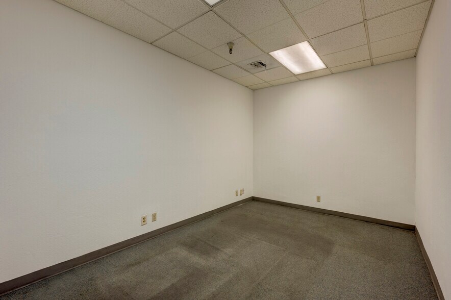 More Photos Of 575-585 Reactor Way, Reno Distribution For Lease