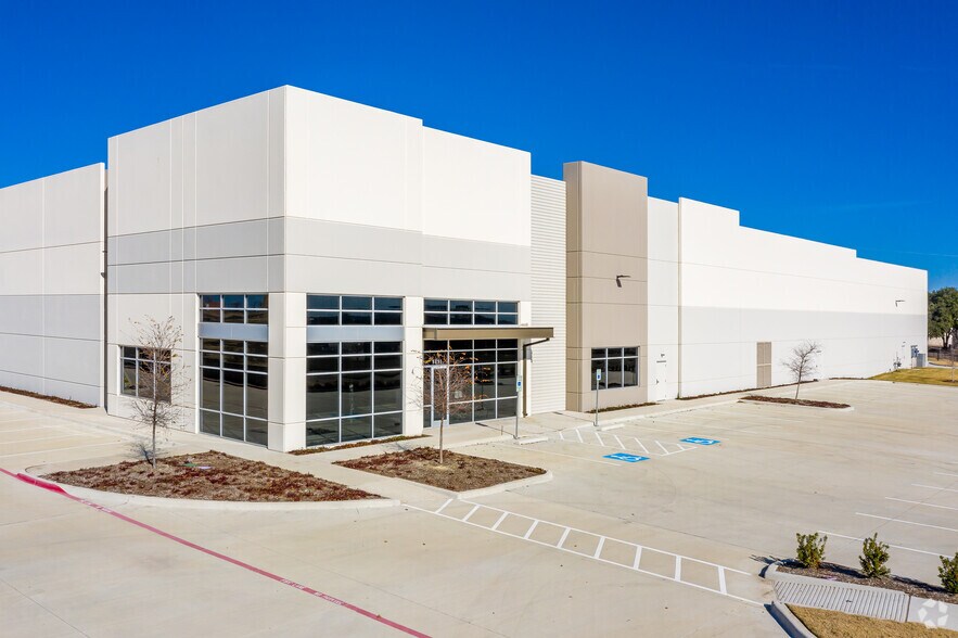 More Photos Of 9091 Autobahn Dr, Dallas Warehouse For Sale