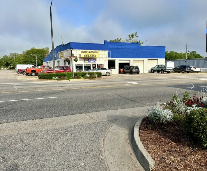 More Photos Of 301 N McKenzie St, Foley Auto Repair For Sale