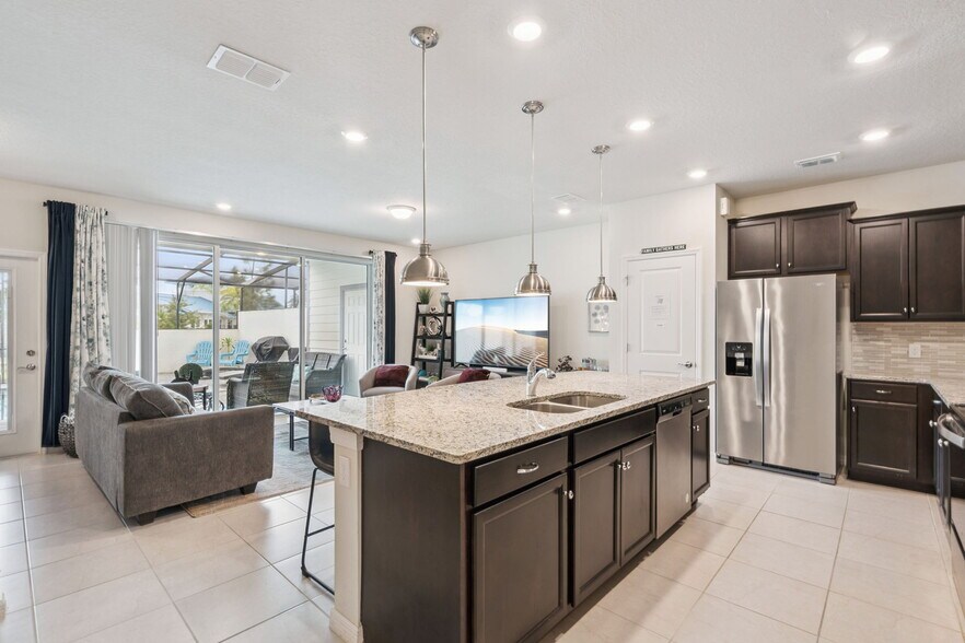 More Photos Of 921 Paradise Dr, Davenport Apartments For Sale