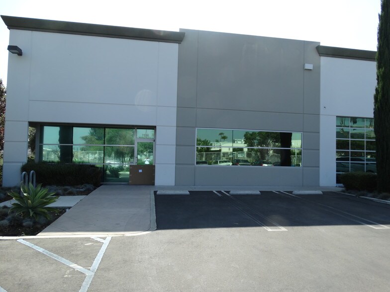More Photos Of 7500-7536 Tyrone Ave, Van Nuys Service For Sale