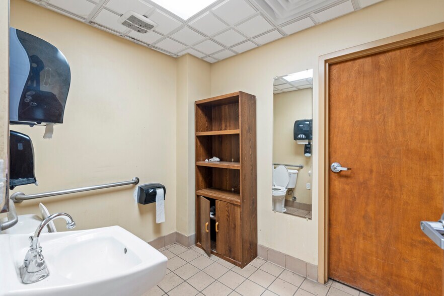 More Photos Of 275 Larcel Dr, Sikeston Flex For Lease