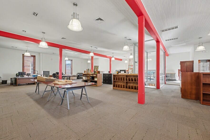 More Photos Of 116B W Walnut St, Rogers Office For Lease