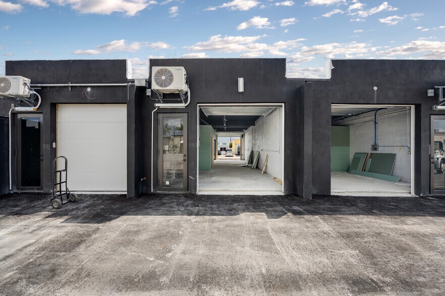 More Photos Of 1036 NE 44th Pl, Oakland Park Warehouse For Sale