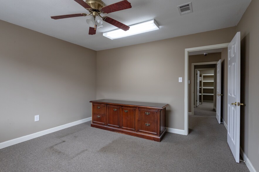 More Photos Of 2024 Arkansas Valley Dr, Little Rock Office For Sale