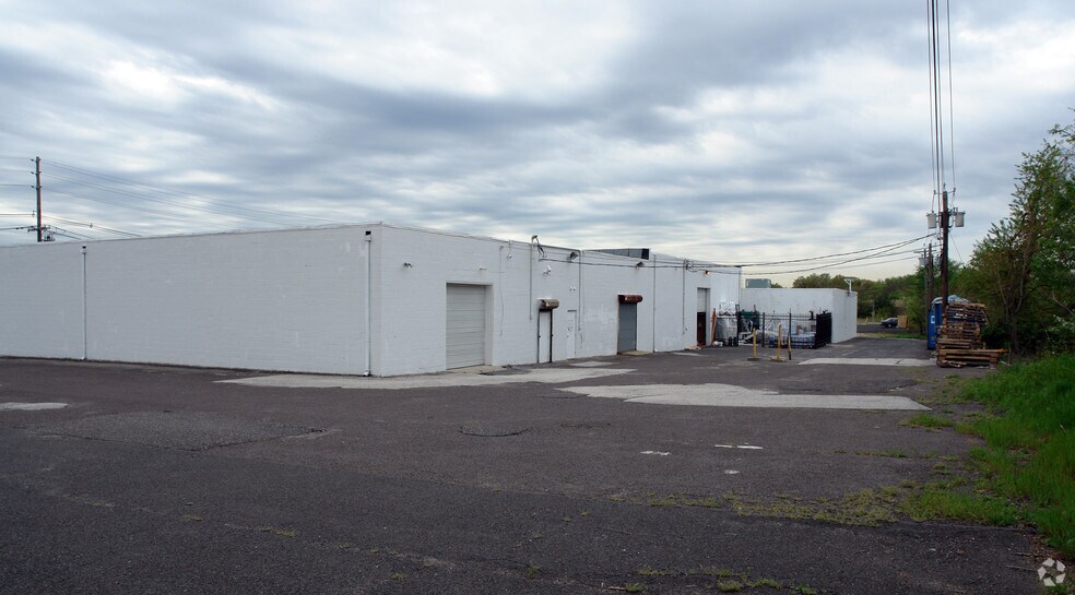 More Photos Of 9411 N Crescent Blvd, Pennsauken Distribution For Lease