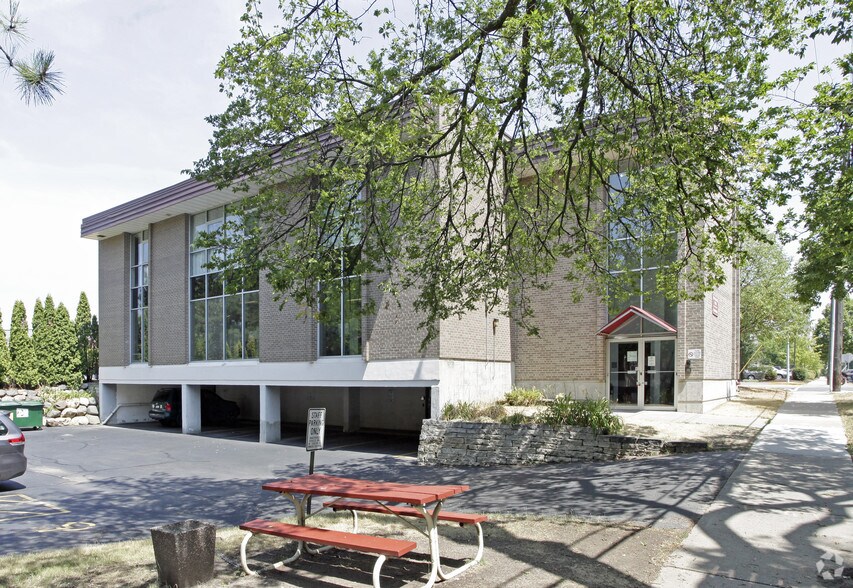 More Photos Of 702 W Main St, Madison Medical For Sale