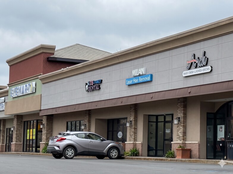 More Photos Of 65 Wolf Rd, Colonie General Retail For Lease