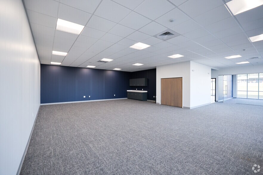 More Photos Of I-71 & I-76 Hwy, Burbank Industrial For Lease