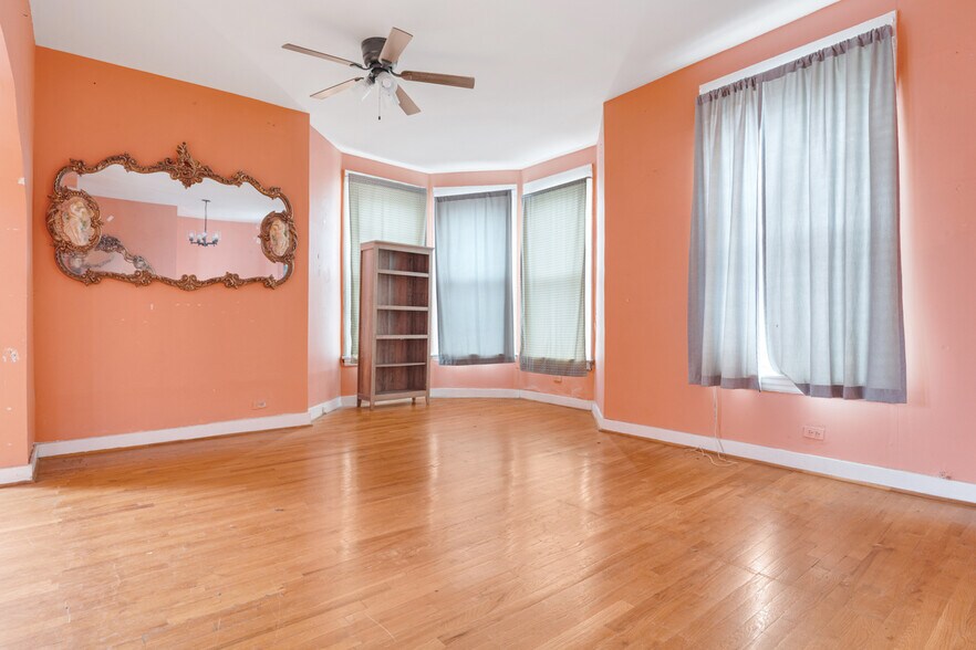 More Photos Of 3000 W Diversey Ave, Chicago General Retail For Sale