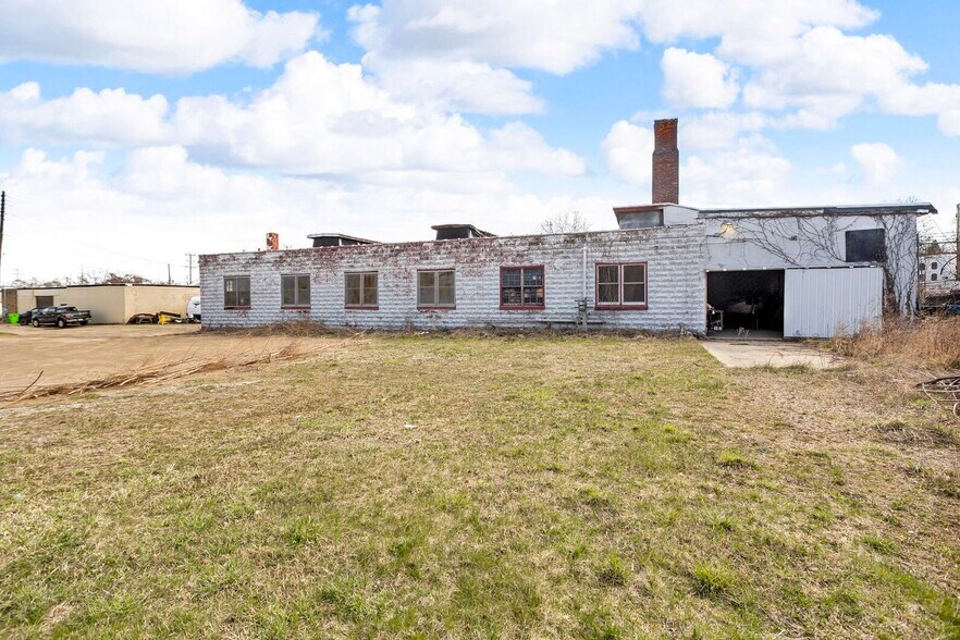 More Photos Of 2419 E Michigan Ave, Jackson Warehouse For Sale