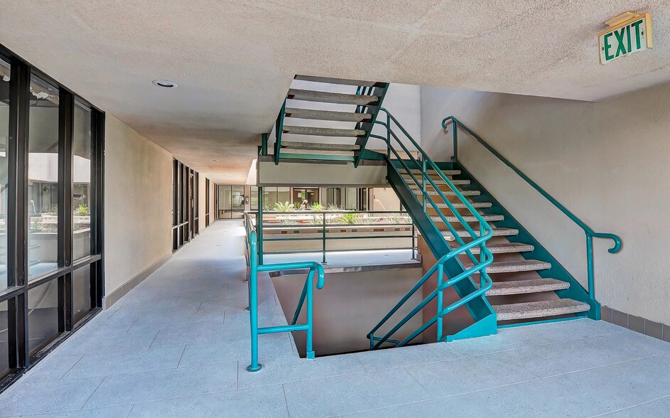 More Photos Of 1669 W Avenue J, Lancaster Medical For Lease