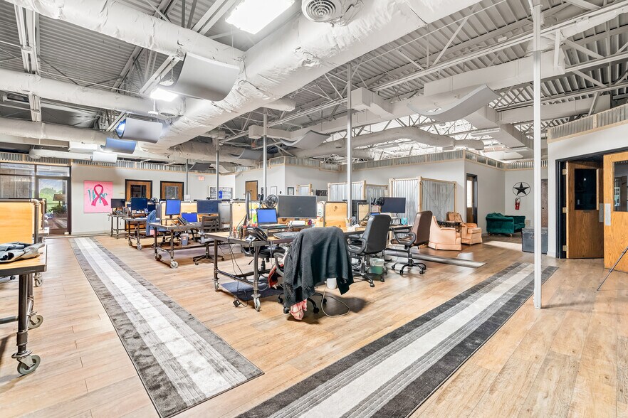 More Photos Of 508 S Lexington Ave, Burlington Office For Sale