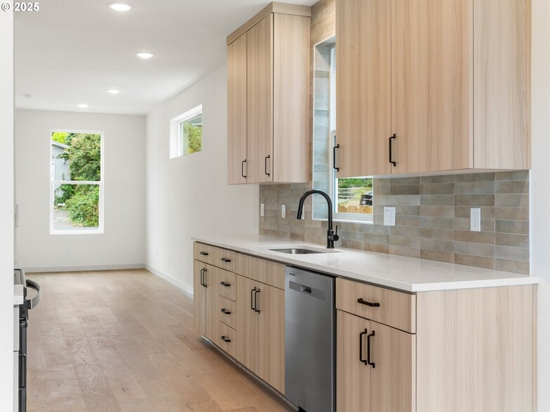 More Photos Of 305 Jetty ave, Lincoln City Multifamily For Sale