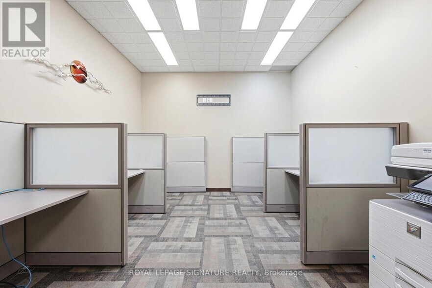 More Photos Of 158 Guelph St, Halton Hills Freestanding For Lease