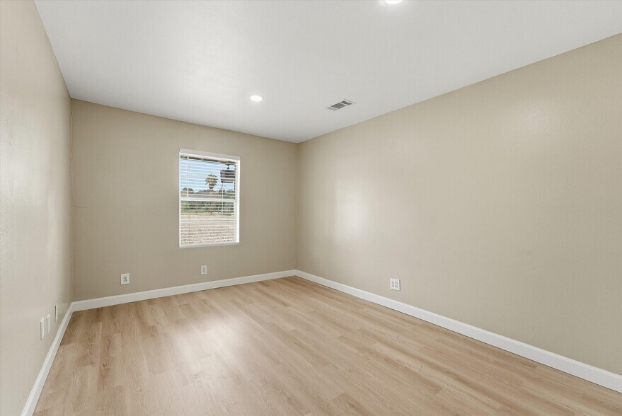 More Photos Of 8438 Windfern Rd, Houston Land For Lease