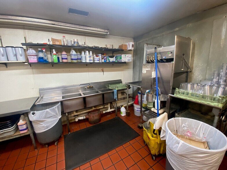 More Photos Of 1505 W Indiana Ave, South Bend Restaurant For Sale