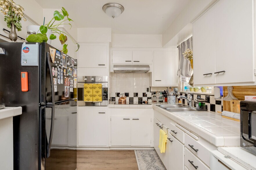 More Photos Of 11725 Gilmore St, North Hollywood Apartments For Sale