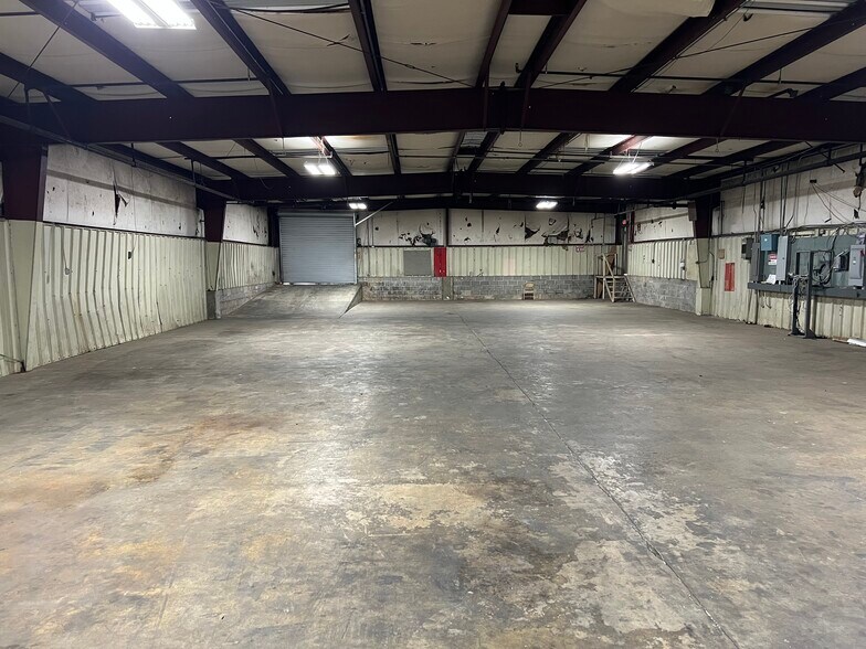 More Photos Of 320 South St, Perry Warehouse For Lease